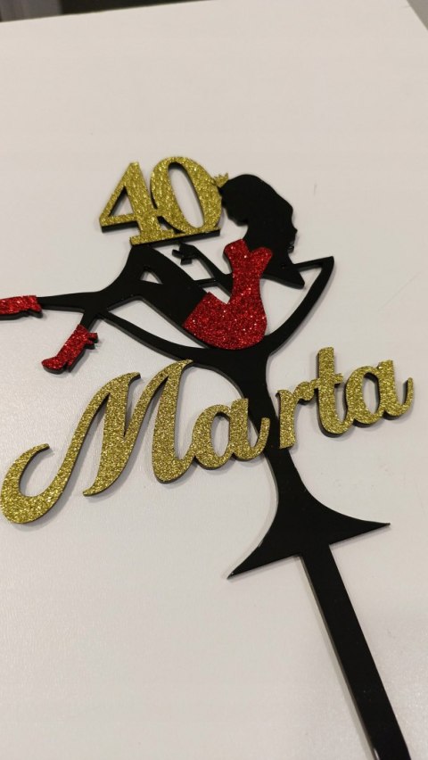 Topper na tort kobieta w kieliszku kobieta na tort cyfra imię brokatowy